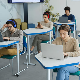 Yunsailing in classroom use with students showing practical group deployment