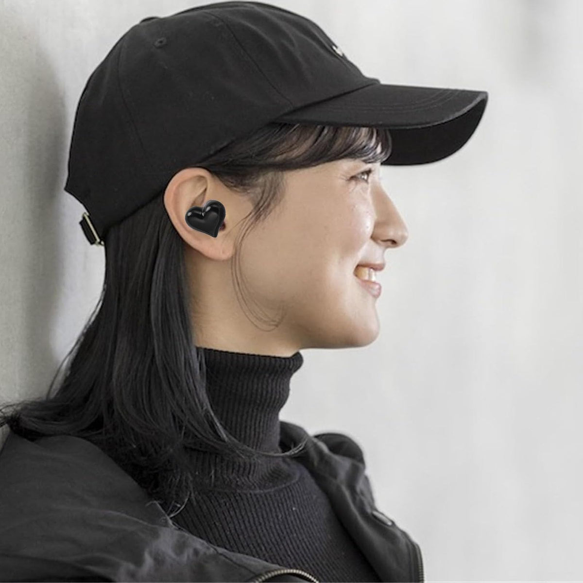 Yunseity compact charging case keeps earbuds charged on the go