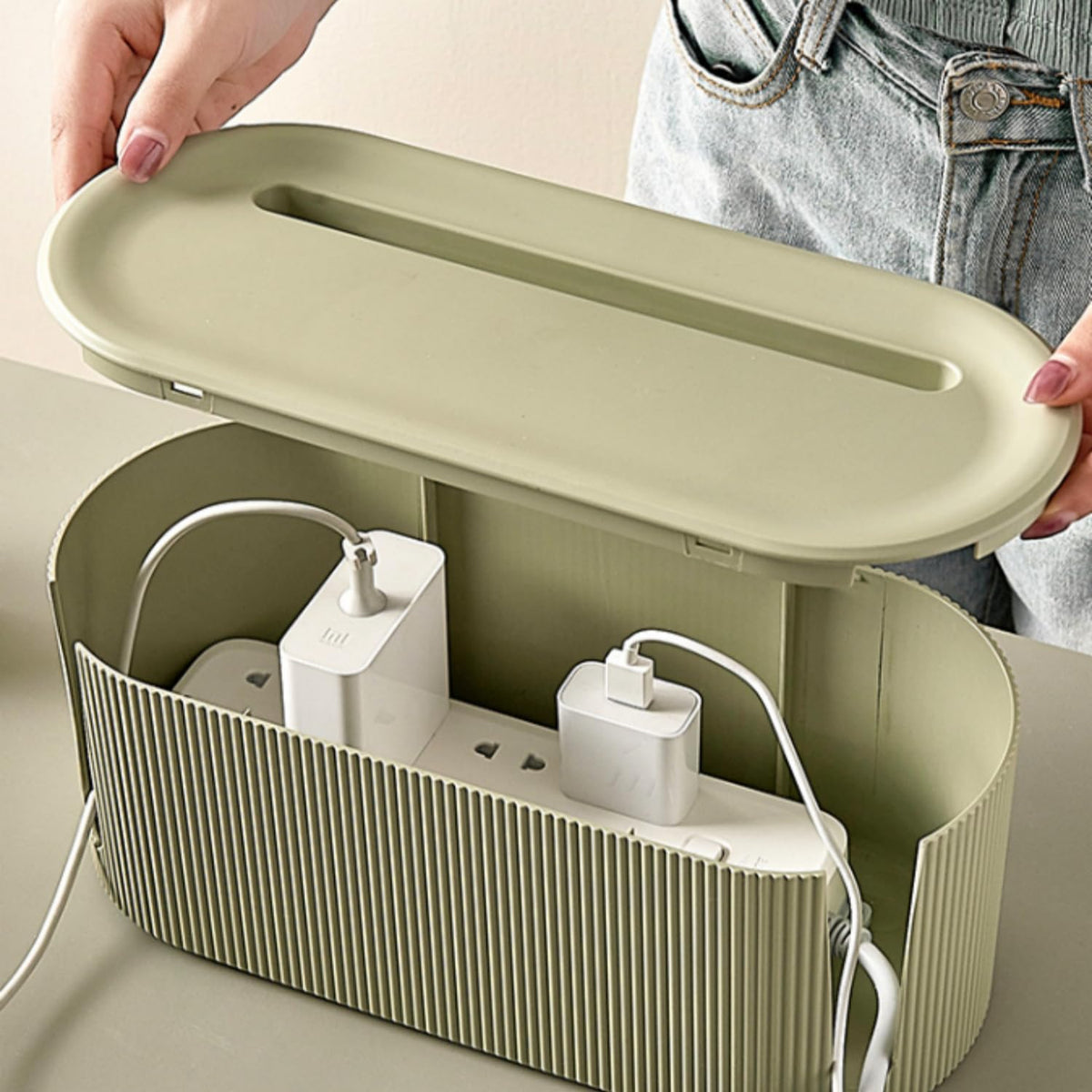 YWHWXB cable box ventilation holes promote airflow to prevent overheating