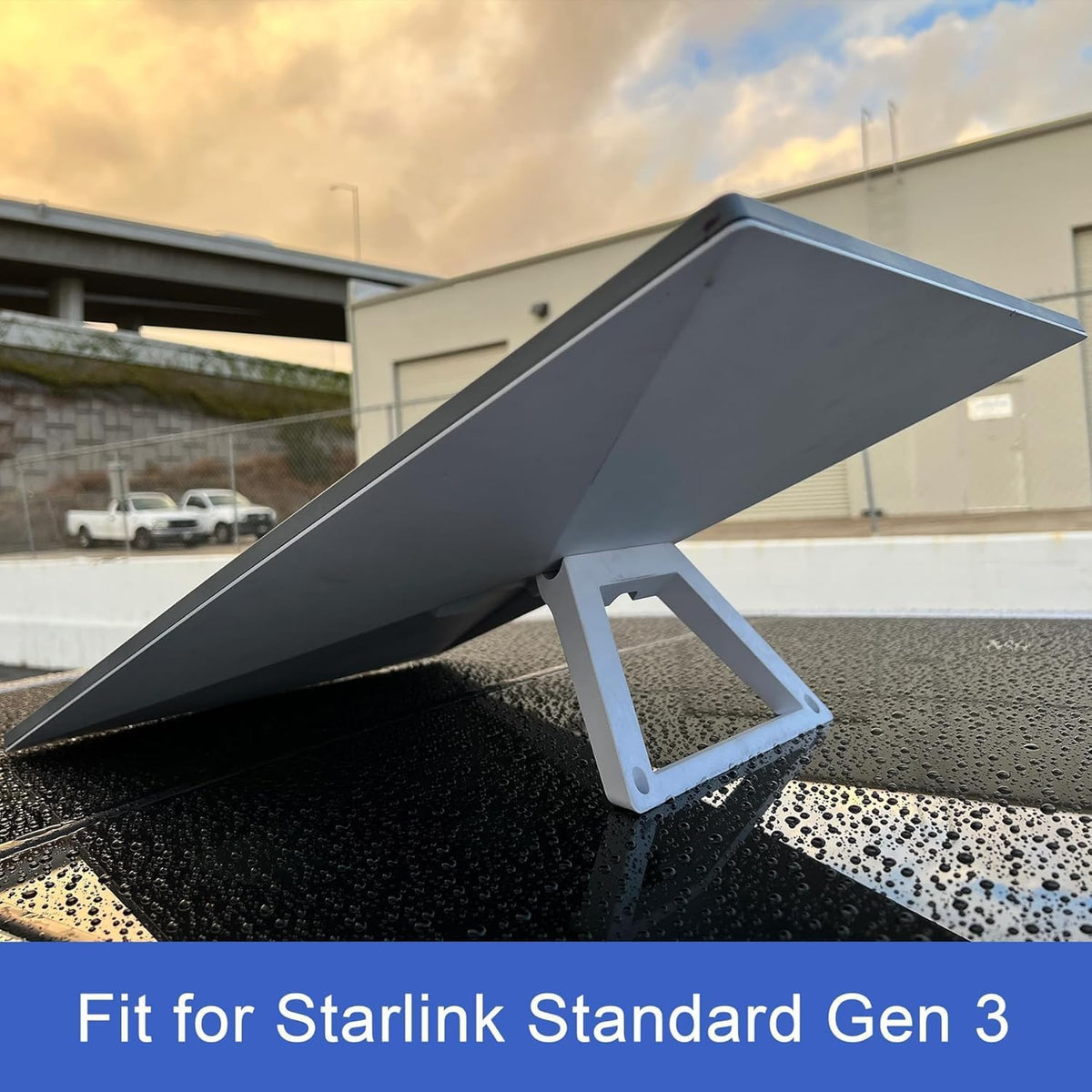 Zatelitount Starlink tripod in yard for reliable outdoor reception.