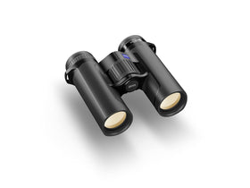 ZEISS SFL 8x30 magnesium body emphasizes ultra-lightweight construction.