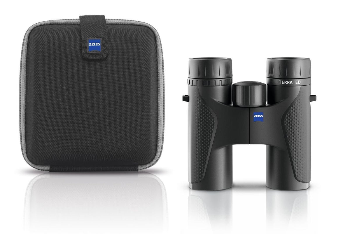 ZEISS Terra ED 10x32 field use during birdwatching with clear view