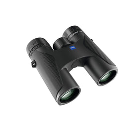 ZEISS Terra ED 10x32 waterproof housing in rugged outdoor use