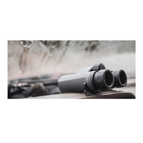 ZEISS Terra ED 10x42 nitrogen-filled body resists dew and fog.