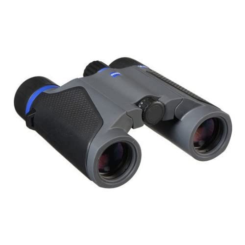 ZEISS Terra ED Pocket 10x25 waterproof casing in rainy conditions.