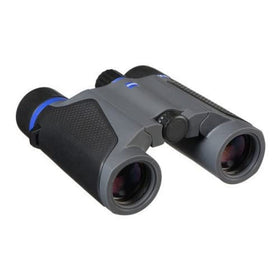 ZEISS Terra ED Pocket 10x25 waterproof casing in rainy conditions.
