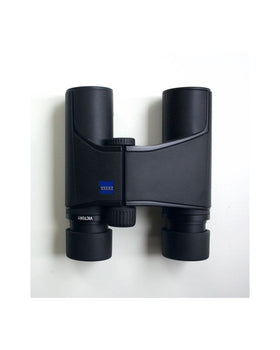ZEISS Victory Pocket 8x25 T* coating enhances contrast in low light.
