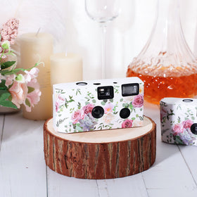 Zhengmy plastic-case camera stays sturdy during outdoor weddings.