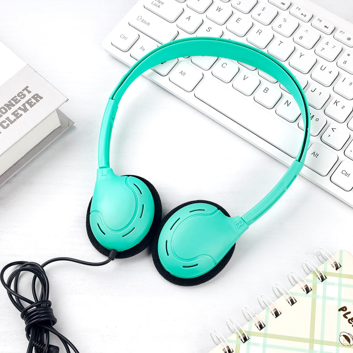 ZNXZXP Headphones with 1-2m cable for flexible classroom use.