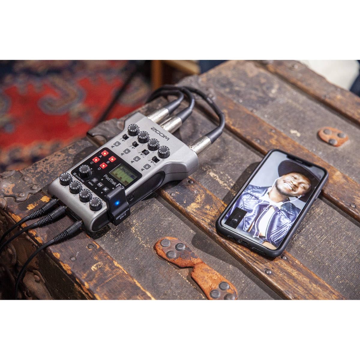 Zoom BTA-2 dual connectors enable quick plug-and-play setup.