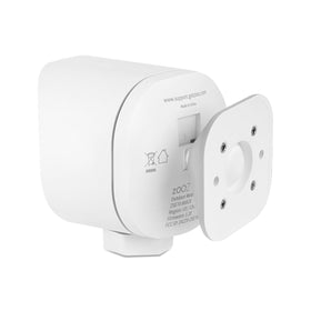 Zooz ZSE70 label and power port view showing flexible power options